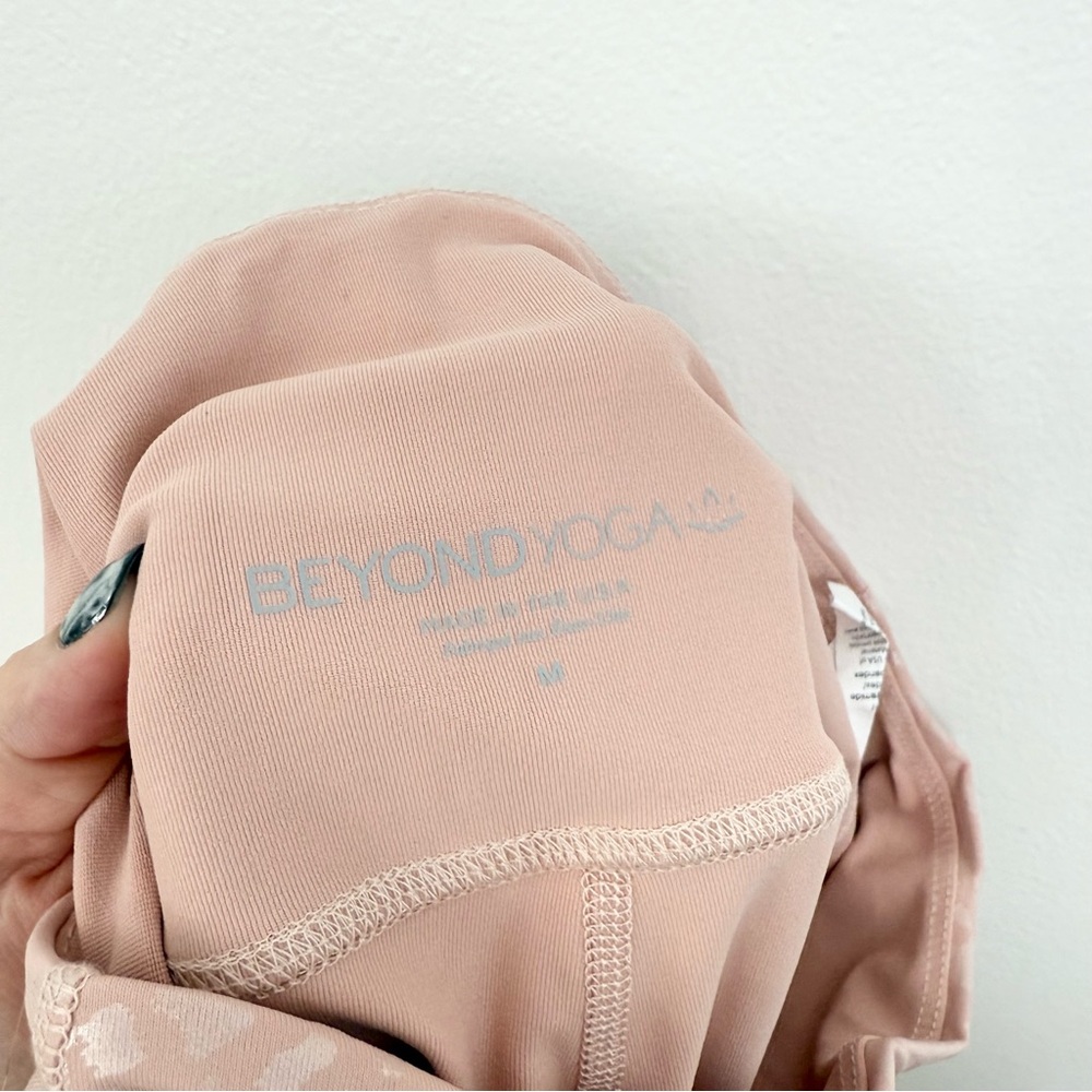 Beyond Yoga Pink Shimmer Leopard-Print High-Waist Leggings medium - Picture 6 of 7